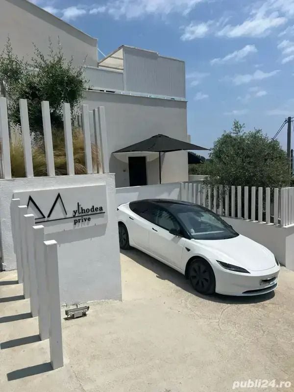 Second-hand Tesla Model 3 Standard Range 217 kW (296 CP) 2024 Alb Berlinǎ