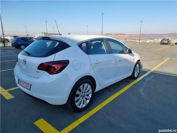 Second-hand Opel Astra Cosmo 110 CP (80 kW) 2011 Alb Hatchback