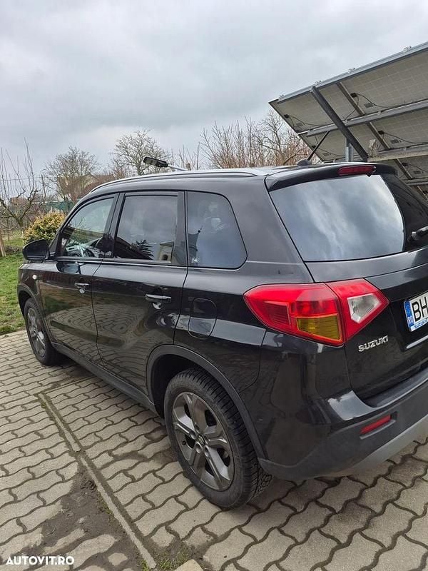 Second-hand Suzuki Vitara 120 CP (88 kW) 2016 Culoarenegru SUV