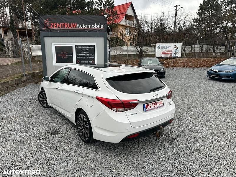 Second-hand Hyundai i40 Premium 141 CP (103 kW) 2017 Culoarealb Break