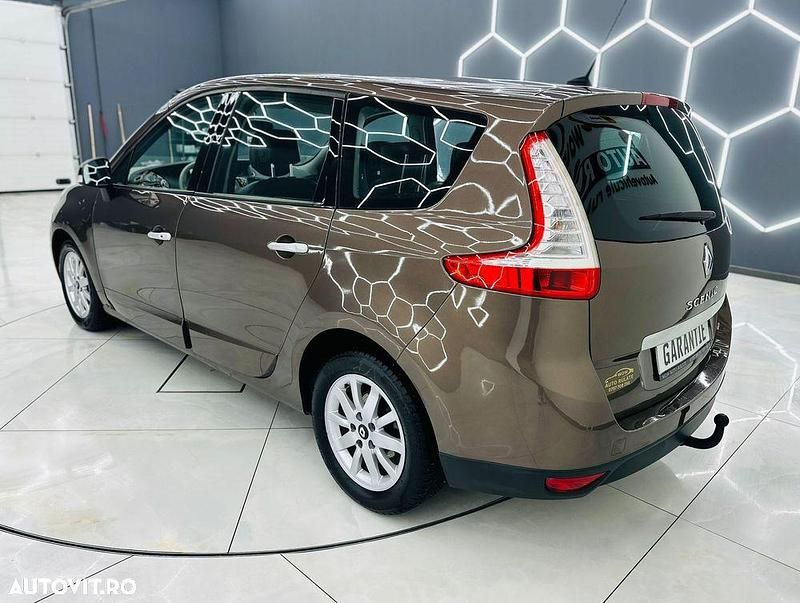 Second-hand Renault Scénic III Dynamique 130 CP (95 kW) 2011 Culoaremaro Monovolum