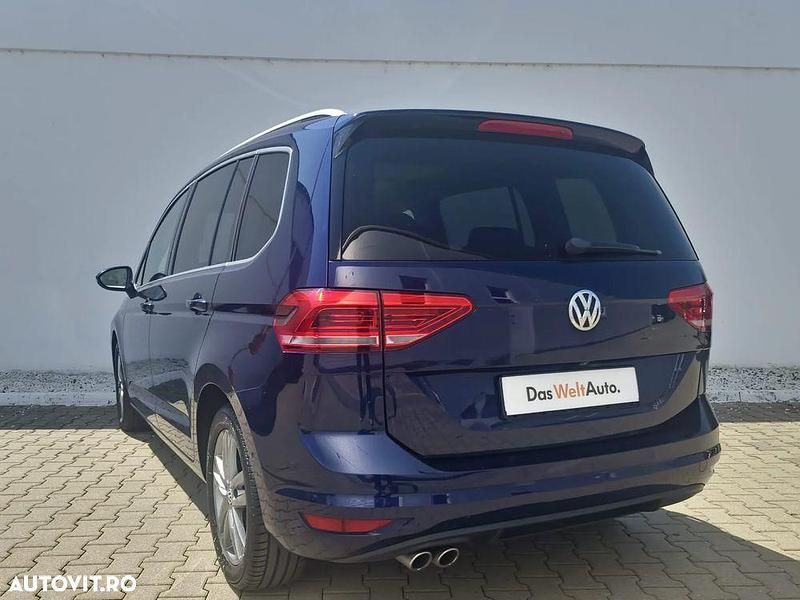 Second-hand VW Touran Highline 140 CP (102 kW) 2016 Culoarealbastru Monovolum