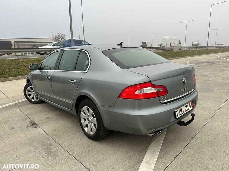 Culoaregri Utilizat 2013 Skoda Superb Exclusive Berlinǎ | 6.250 EUR (Preț OK) - Imagine 1/4