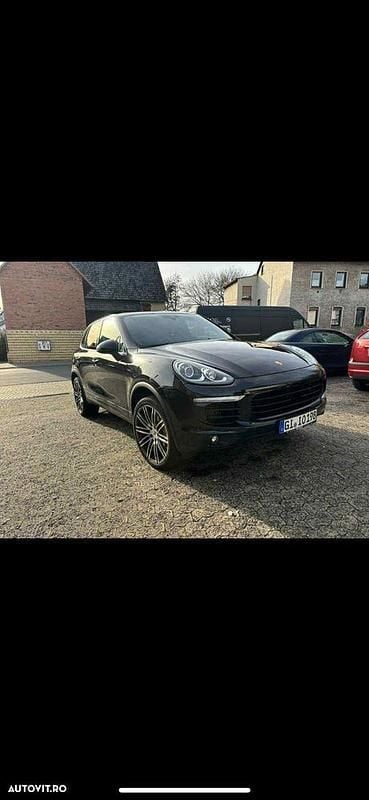 Negru Utilizat 2016 Porsche Cayenne SUV | 25.990 EUR (Preț OK) - Imagine 1/4