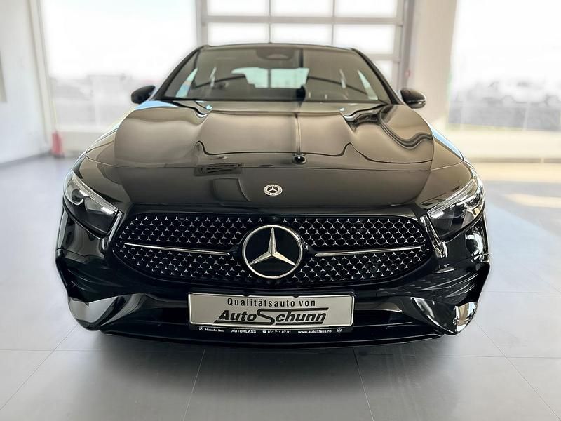 Second-hand Mercedes A200 Premium 163 CP (119 kW) 2023 Berlinǎ