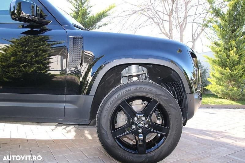 Second-hand Land Rover Defender SE Dynamic 249 CP (183 kW) 2023 Culoarenegru SUV