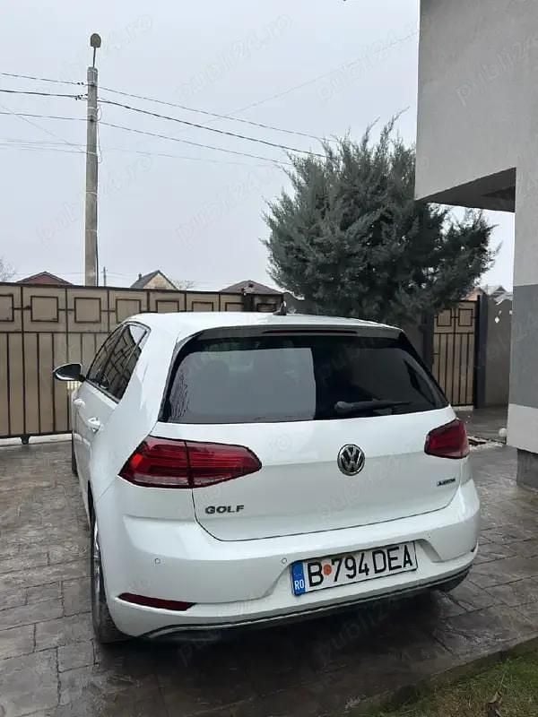 Second-hand VW Golf VIII 131 CP (96 kW) 2020 Berlinǎ
