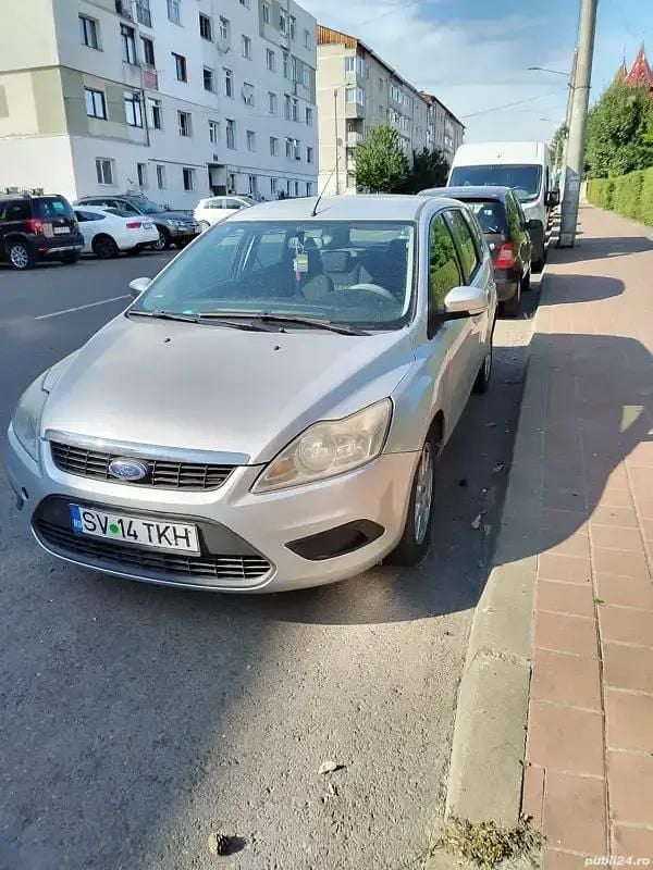 Gri Utilizat 2010 Ford Focus Berlinǎ | 1.700 EUR (Preț bun) - Imagine 1/4