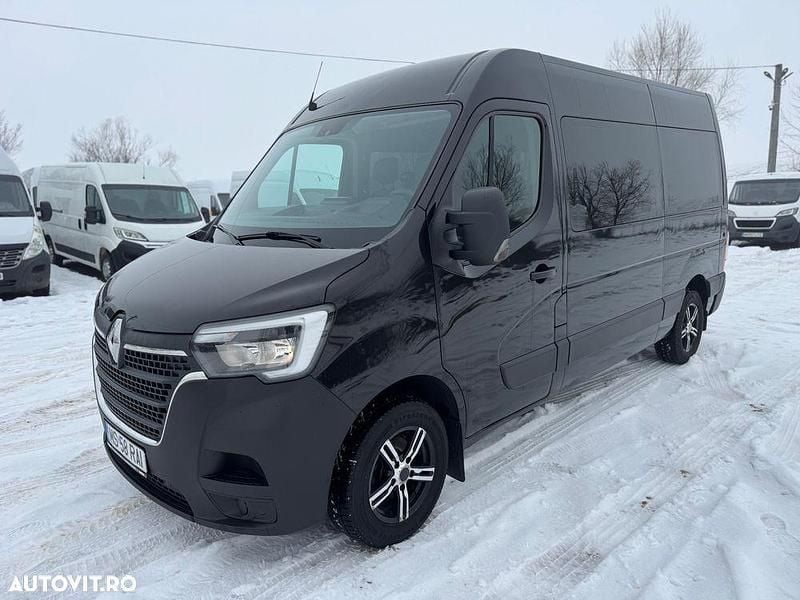 Second-hand Renault Master 149 CP (109 kW) 2021 Culoarenegru Monovolum
