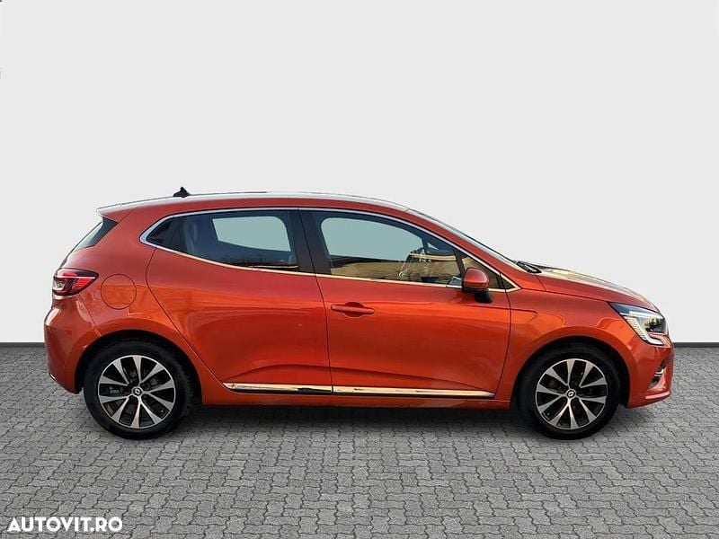 Second-hand Renault Clio V Techno 90 CP (66 kW) 2022 Culoareportocaliu Hatchback