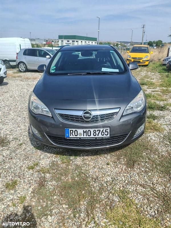 Culoaregri Utilizat 2012 Opel Astra Cosmo Hatchback | 3.700 EUR (Preț bun) - Imagine 1/4