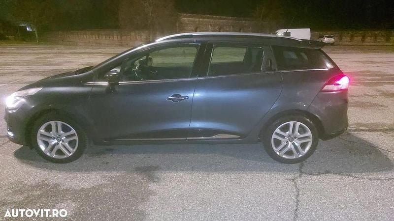 Culoarealbastru Utilizat 2017 Renault Clio GrandTour Break | 5.000 EUR (Super Preț) - Imagine 1/4
