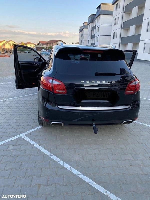 Second-hand Porsche Cayenne 245 CP (180 kW) 2011 Culoarenegru SUV