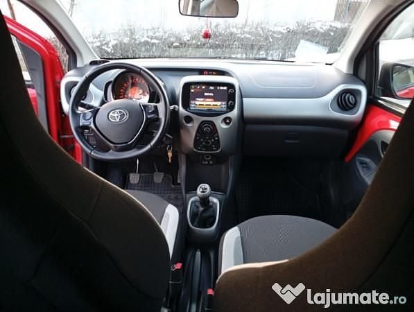 Rosu Second-hand 2015 Toyota Aygo Hatchback | 4.800 EUR (Scump) - Imagine 1/4
