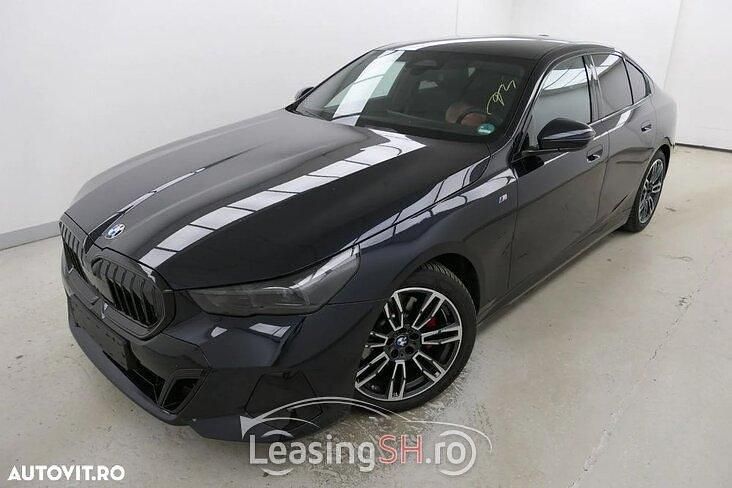 Negru Utilizat 2024 BMW 520 Comfort Edition Berlinǎ | 62.900 EUR (Scump) - Imagine 1/4