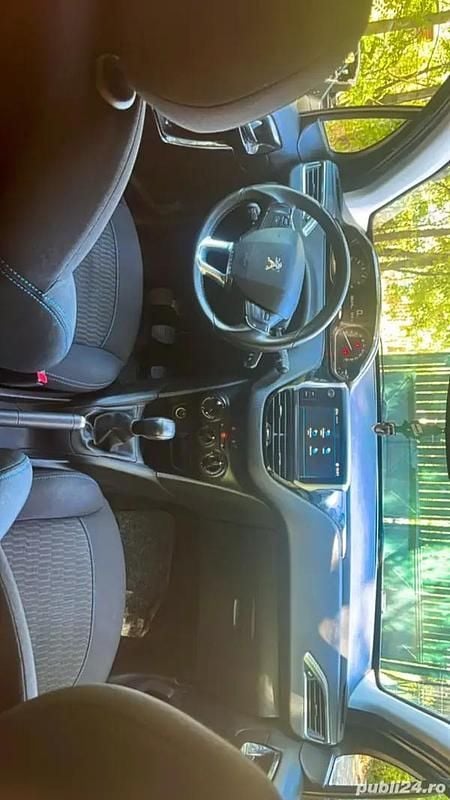 Negru Utilizat 2019 Peugeot 308 Hatchback | 6.400 EUR (Super Preț) - Imagine 1/4