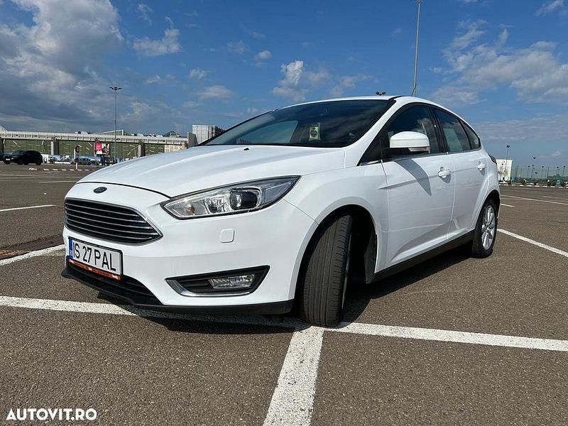 Second-hand Ford Focus Active 120 CP (88 kW) 2017 Culoarealb Hatchback