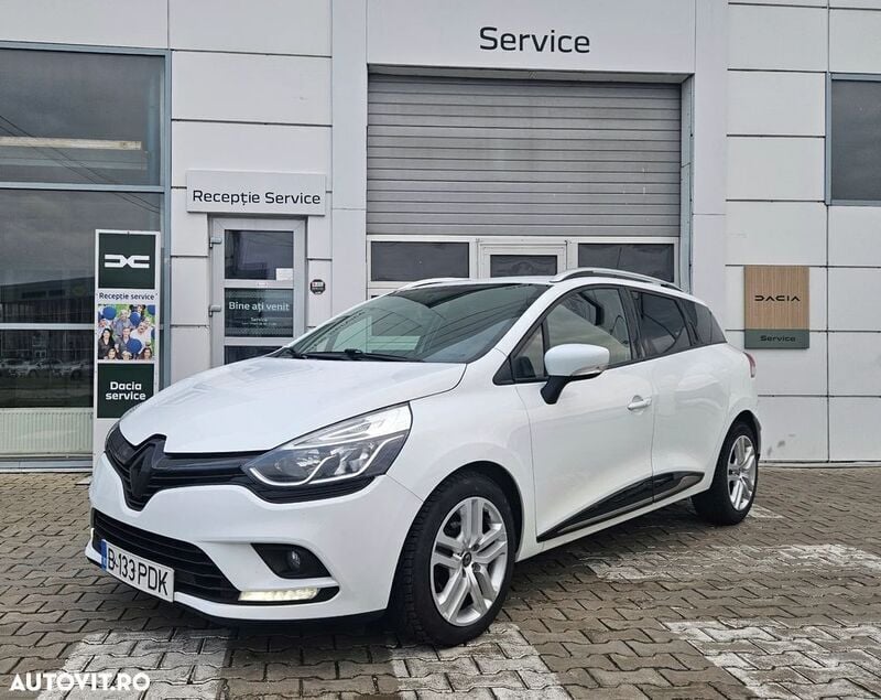 Alb Utilizat 2020 Renault Clio GrandTour Zen Break | 7.300 EUR (Preț bun) - Imagine 1/4