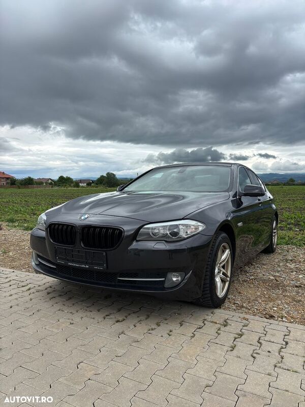 Gri Utilizat 2012 BMW 520 Berlinǎ | 7.900 EUR (Super Preț) - Imagine 1/4
