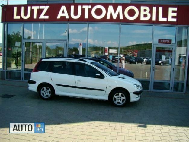 Alb Utilizat 2004 Peugeot 206 Break | 2.250 EUR (Preț bun) - Imagine 1/4