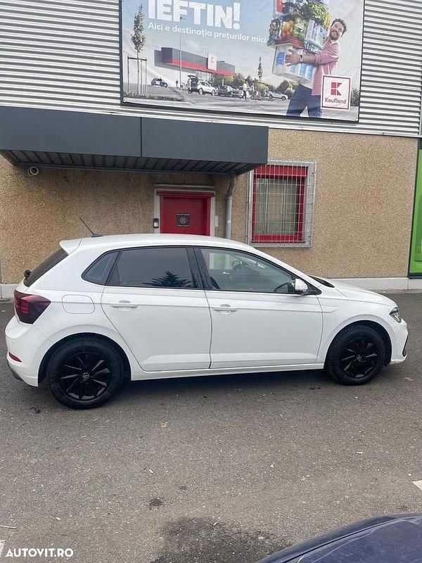 Second-hand VW Polo Life 95 CP (69 kW) 2024 Culoarealb Hatchback