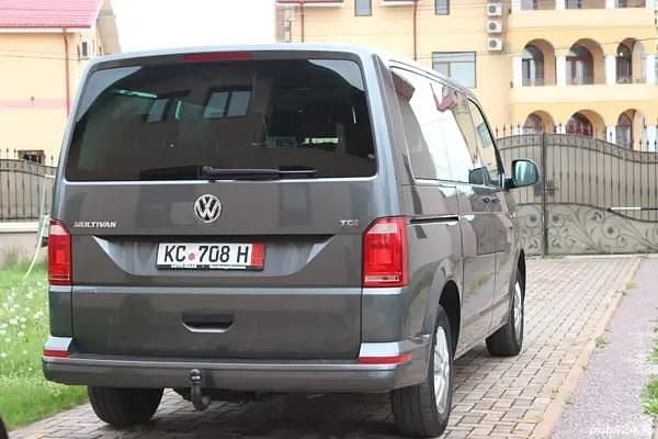 Second-hand VW Multivan 150 CP (110 kW) 2018 Gri Van