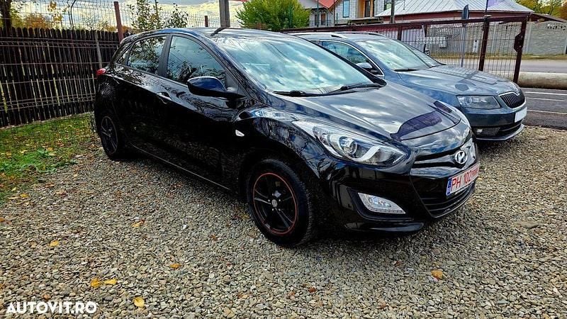 Culoarenegru Utilizat 2014 Hyundai i30 Classic Hatchback | 6.200 EUR (Preț OK) - Imagine 1/4