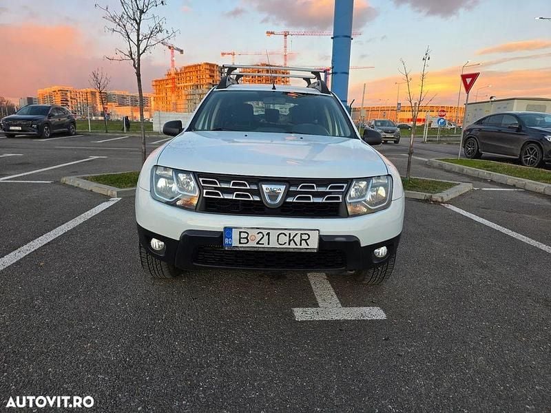 Culoarealb Utilizat 2015 Dacia Duster Lauréate SUV | 8.250 EUR (Preț bun) - Imagine 1/4