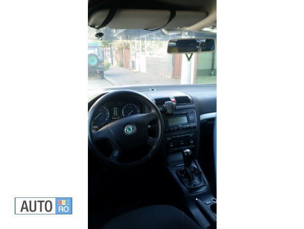 Alb Utilizat 2008 Skoda Octavia Hatchback | 4.600 EUR (Scump) - Imagine 1/4