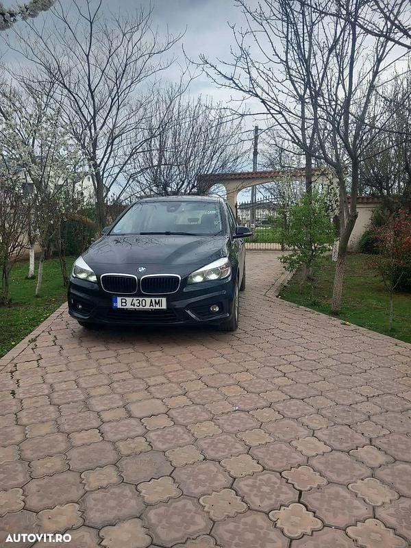 Culoarenegru Utilizat 2016 BMW 218 Sport Line Monovolum | 7.700 EUR (Preț OK) - Imagine 1/4