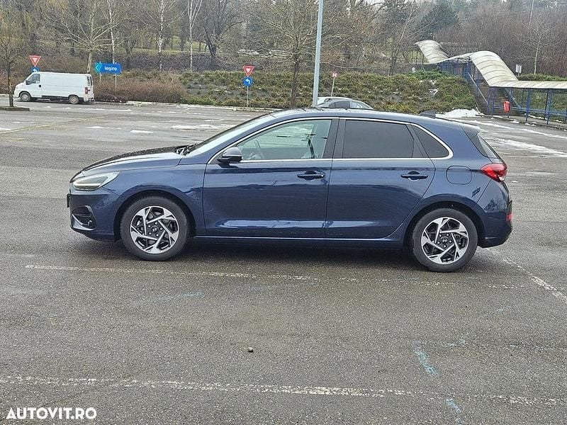 Second-hand Hyundai i30 140 CP (102 kW) 2024 Culoarealbastru Hatchback