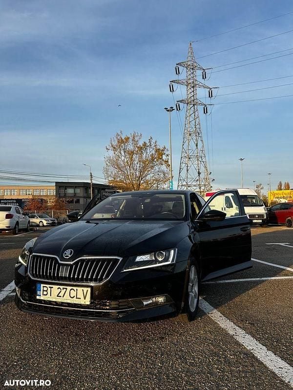 Culoarenegru Utilizat 2015 Skoda Superb Ambition Berlinǎ | 12.200 EUR (Preț OK) - Imagine 1/4