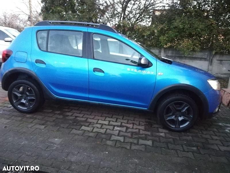 Culoarealbastru Utilizat 2017 Dacia Sandero Celebration Hatchback | 5.700 EUR (Preț bun) - Imagine 1/4