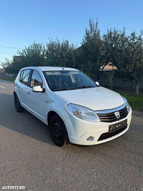 Culoarealb Utilizat 2009 Dacia Sandero Hatchback | 1.199 EUR (Super Preț) - Imagine 1/4