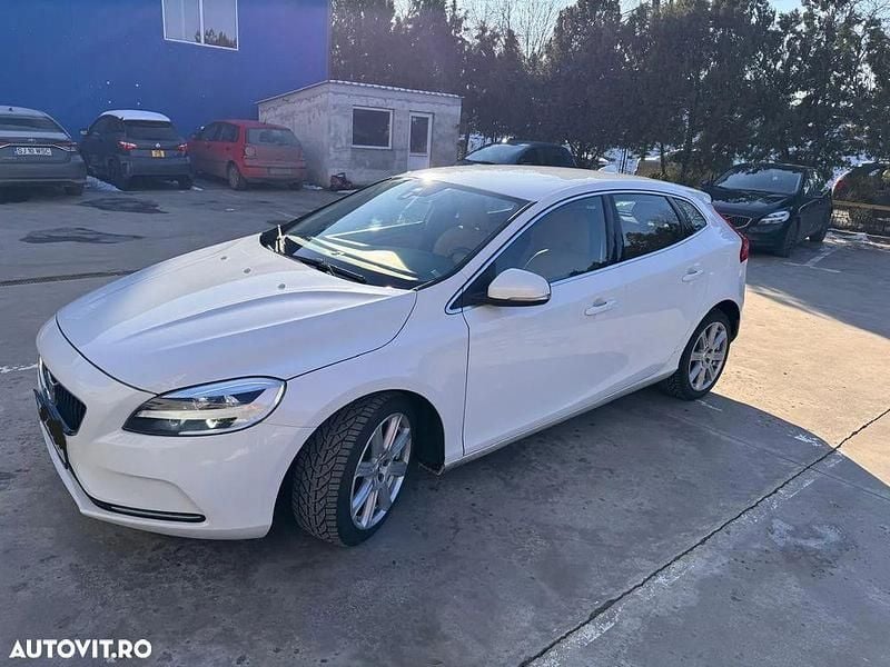 Culoarealb Second-hand 2018 Volvo V40 Kinetic Hatchback | 11.400 EUR (Preț OK) - Imagine 1/4