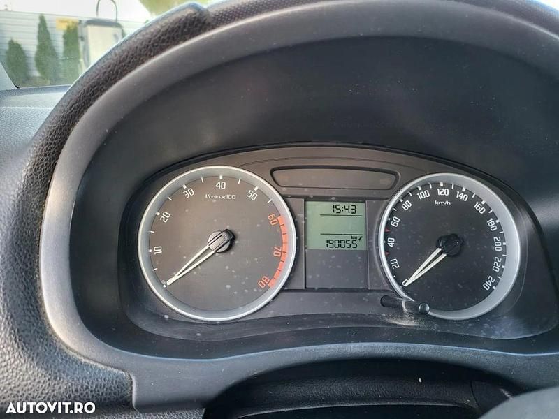 Culoarealb Utilizat 2008 Skoda Fabia Hatchback | 3.300 EUR (Puțin scump) - Imagine 1/4