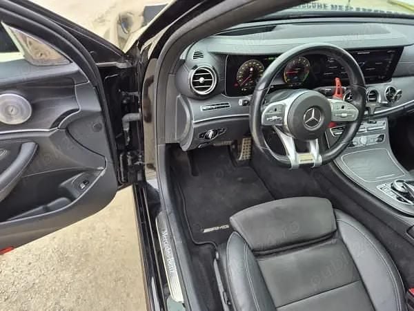 Second-hand Mercedes E300 AMG line 306 CP (225 kW) 2019 Negru Berlinǎ