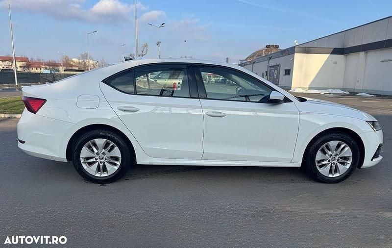 Second-hand Skoda Octavia Ambition 150 CP (110 kW) 2021 Culoarealb Berlinǎ