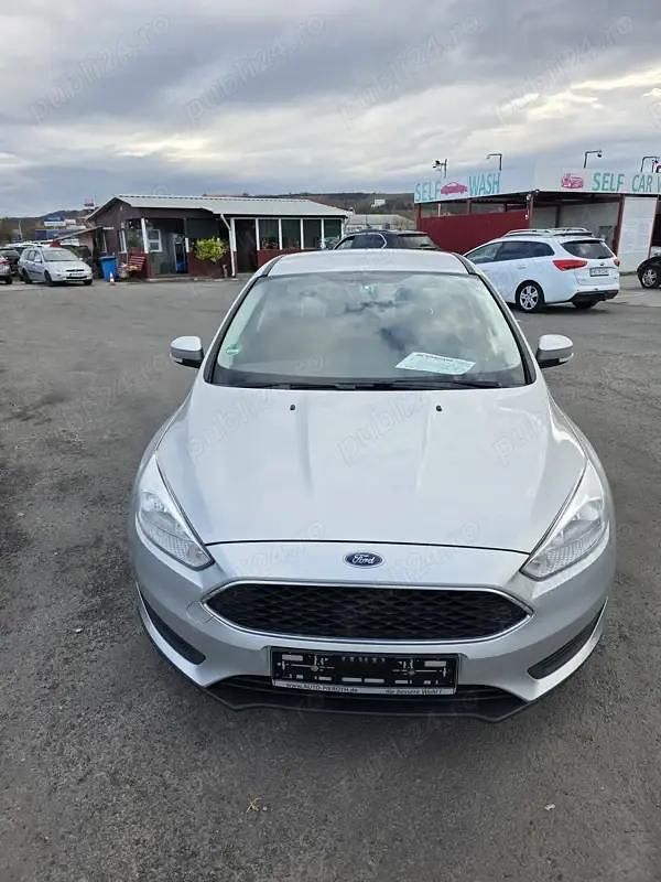 Gri Utilizat 2015 Ford Focus Hatchback | 5.950 EUR (Preț OK) - Imagine 1/4