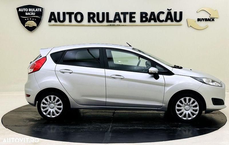 Second-hand Ford Fiesta 75 CP (55 kW) 2014 Culoareargint Hatchback
