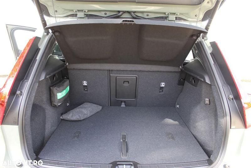 Second-hand Volvo XC40 Ultimate 197 CP (144 kW) 2025 Culoareverde SUV