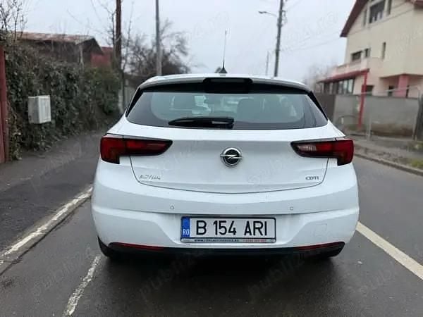 Second-hand Opel Astra Dynamic 136 CP (100 kW) 2018 Culoarealb Hatchback