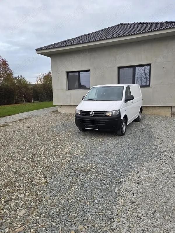 Alb Utilizat 2014 VW T5 Van | 7.250 EUR (Super Preț) - Imagine 1/4