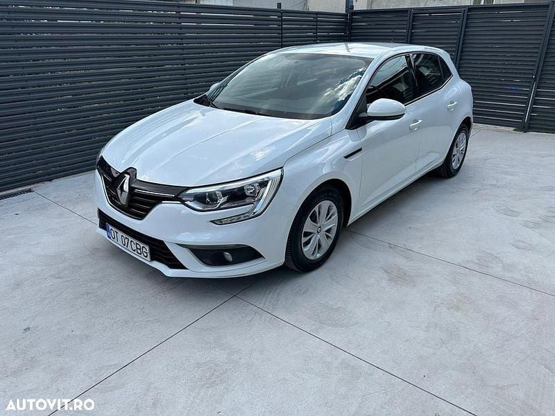 Culoarealb Utilizat 2019 Renault Mégane IV Life Hatchback | 8.250 EUR (Preț bun) - Imagine 1/4