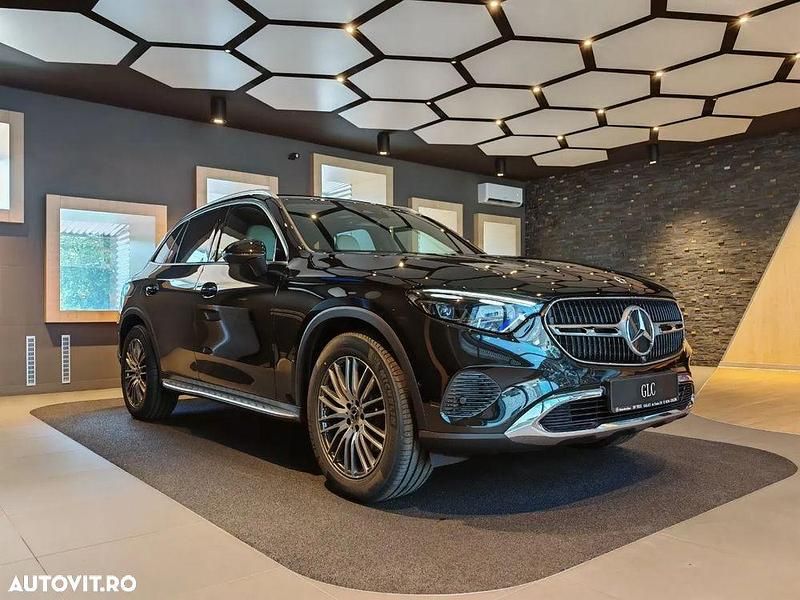 Culoarenegru Nouă 2025 Mercedes GLC200 Advanced SUV | 62.678 EUR (Preț OK) - Imagine 1/4