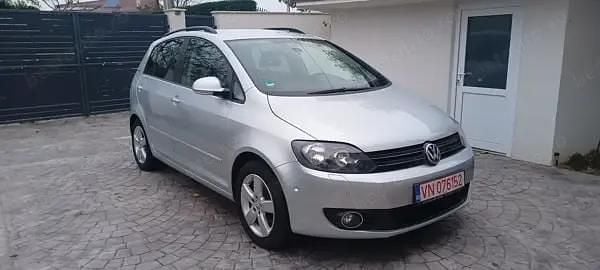 Argintiu Utilizat 2011 VW Golf VI Hatchback | 3.990 EUR (Preț bun) - Imagine 1/4