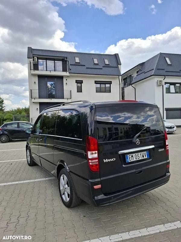 Second-hand Mercedes Viano 163 CP (119 kW) 2012 Culoarenegru Monovolum