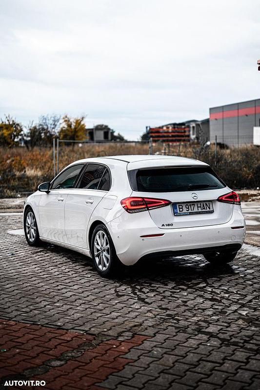 Second-hand Mercedes A180 136 CP (100 kW) 2019 Culoarealb Hatchback