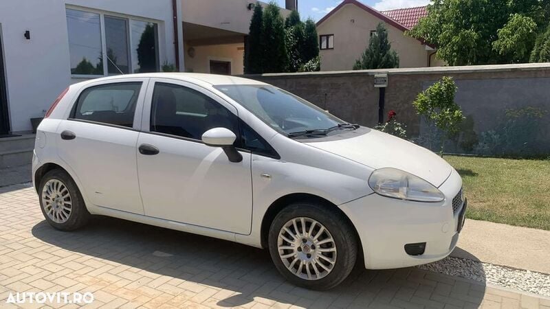 Alb Utilizat 2008 Fiat Grande Punto Hatchback | 2.200 EUR - Imagine 1/4