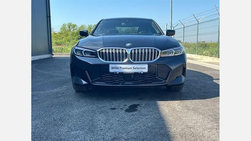 Black sapphire metallic metalizat Utilizat 2022 BMW 330e Comfort Edition Berlinǎ | 41.237 EUR (Scump) - Imagine 1/4